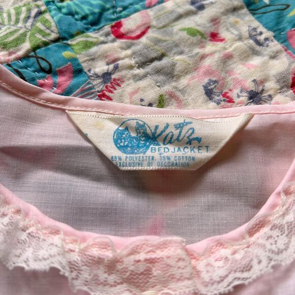 Vintage 50s/60s DEADSTOCK Pink Ruffled + Embroidered Bed Jacket Top M - Picture 5 of 5